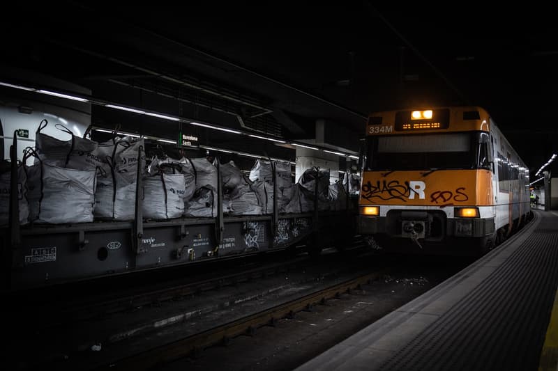 Un tren de Rodalies a su llegada a la estación de Sants