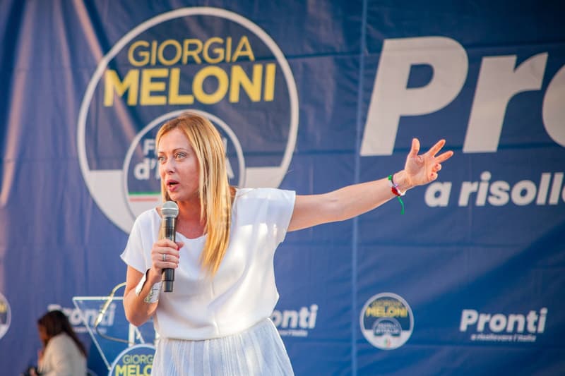 Meloni fent campanya electoral a Milan