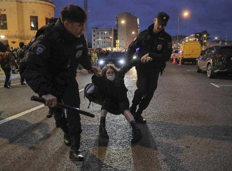 Detención de una mujer en Moscú