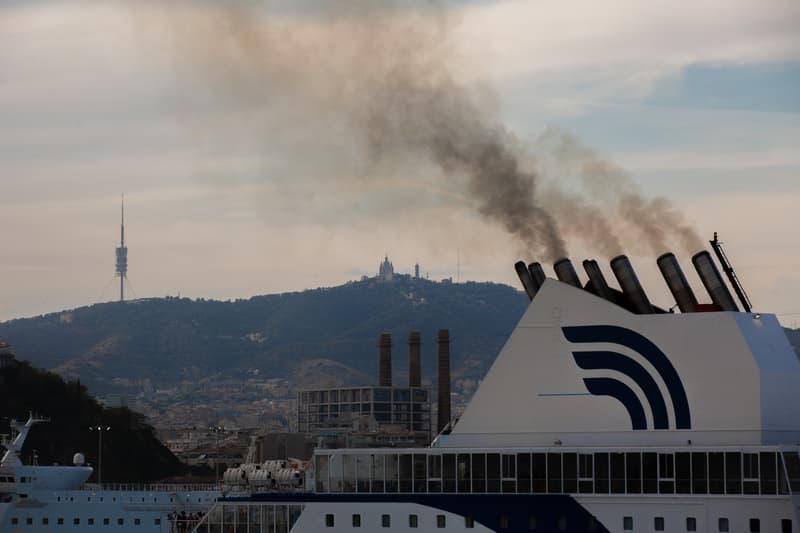 Las emisiones de un crucero a su paso por Barcelona