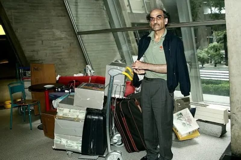Nasseri a l'aeroport Charles de Gaulle al 2004