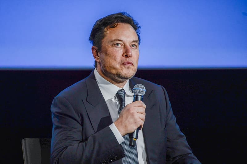 Elon Musk parla durant una conferència