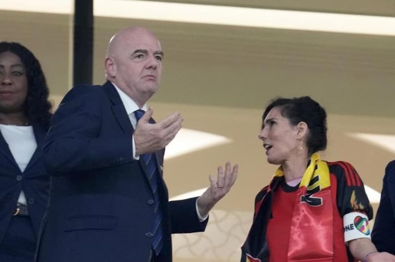 Ministra belga, amb Infantino a la llotja de la FIFA