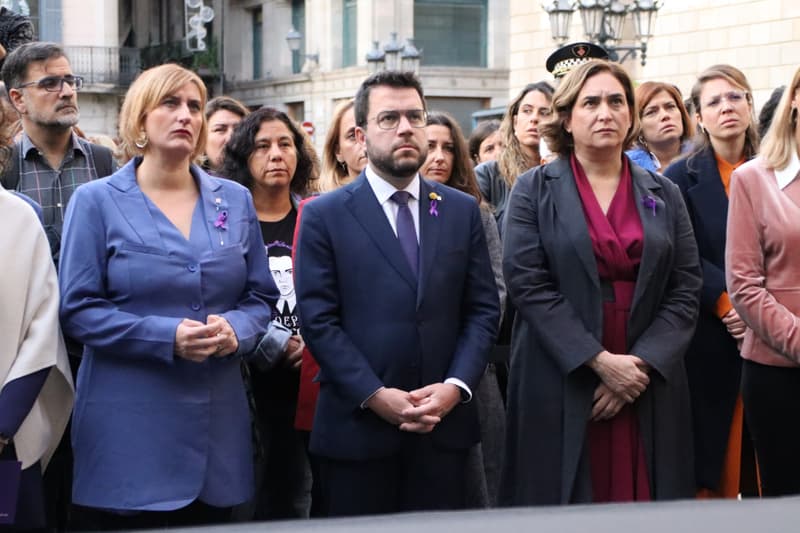 Alba Vergés, Pere Aragonès i Ada Colau a l'acte institucional del 25-N