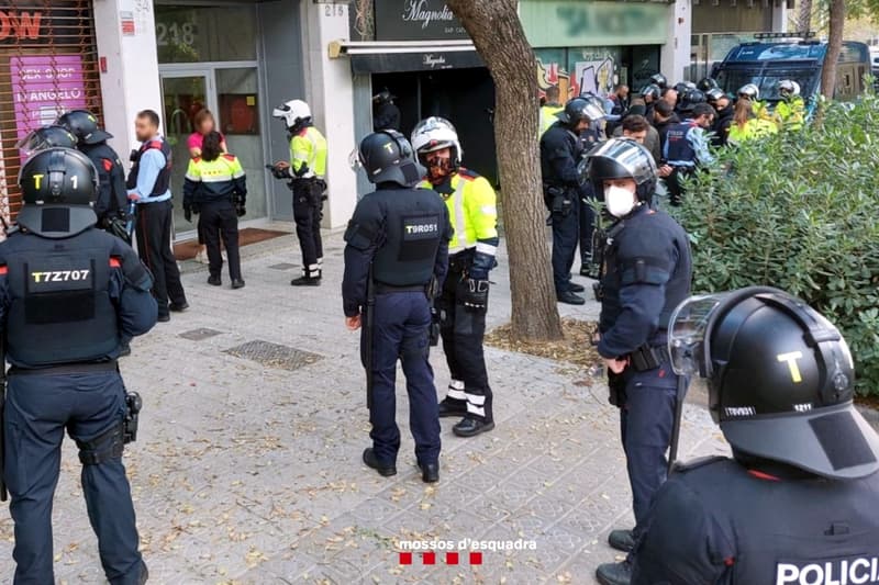 Operatiu dels Mossos d'Esquadra en un 'after' situat al districte de les Corts de Barcelona