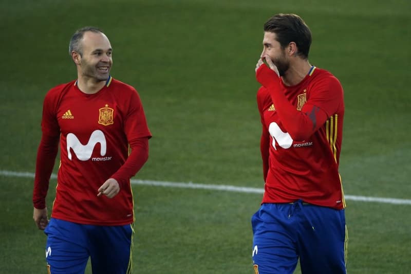 Iniesta i Ramos con la Selección