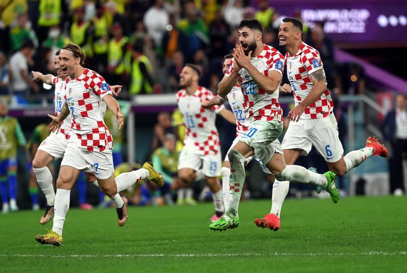 Los jugadores de Croacia celebran la victoria de la tanda de penaltis Los jugadoras de Croacia celebran ganar el lanzamiento de penaltis