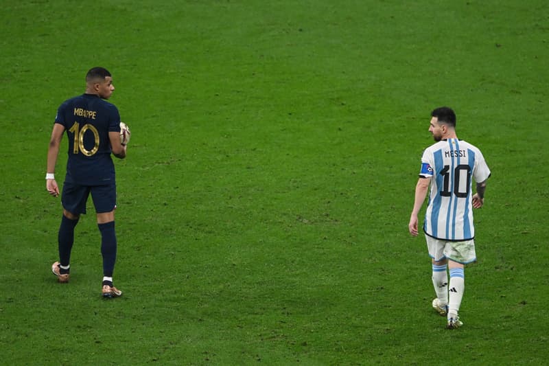 Mbappé (França) i Messi (Argentina) en la final del Mundial de Qatar