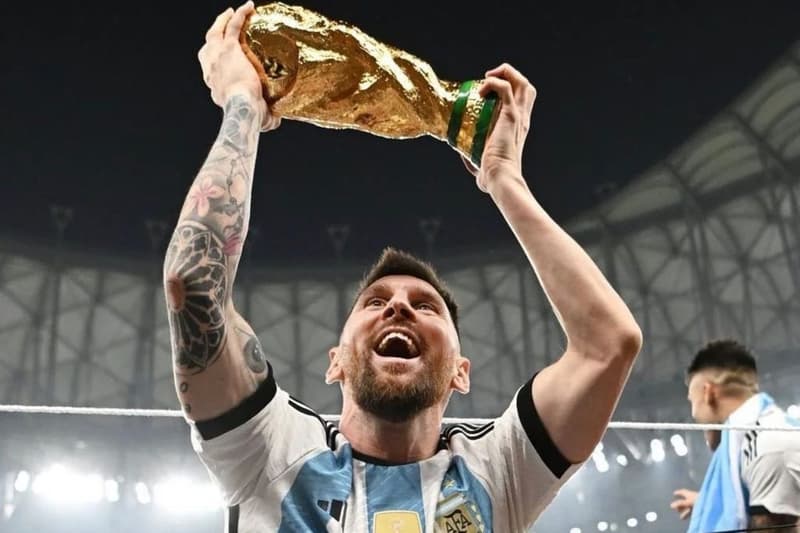 Messi aixecant la Copa del Món