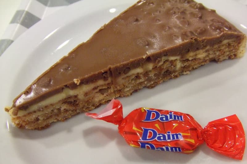 Es tracta del pastís gelat d'ametlles i xocolata de la marca Daim