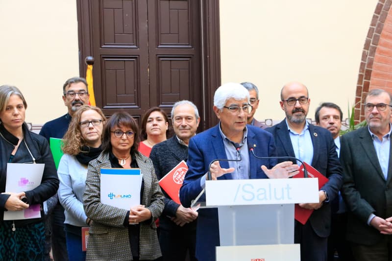 El conseller de Salut, Manel Balcells, amb representants de les patronals i sindicats