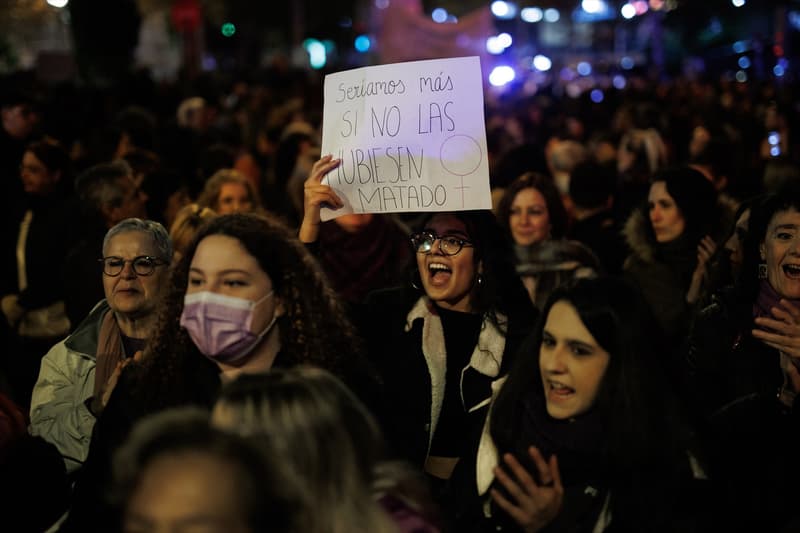 Mujeres en una manifestación contra la violencia machista en Vallecas, Madrid