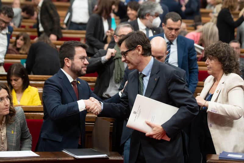 Pere Aragonès (ERC) y Salvador Illa (PSC), en el Parlament