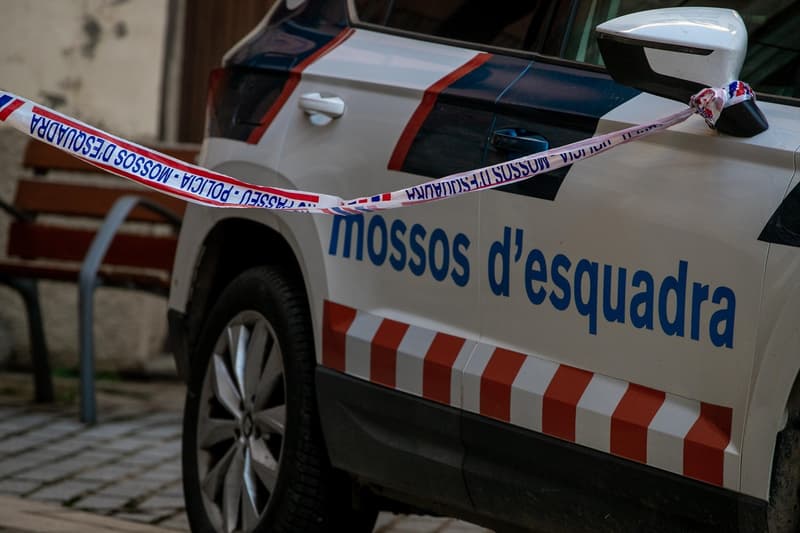 Escena d'un crim acordonat pels Mossos d'Esquadra