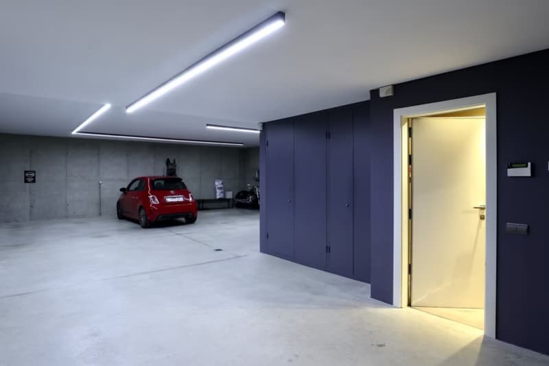 El parking, amb capacitat per un màxim de cinc cotxes | Fotocasa