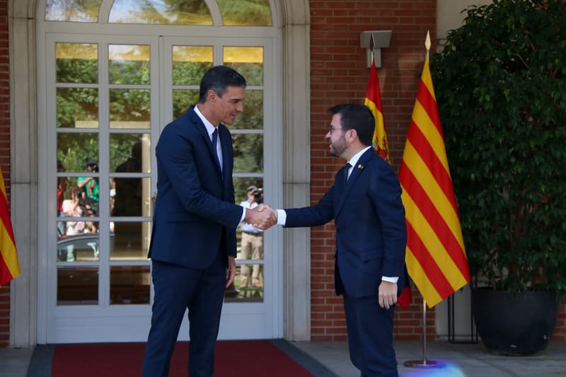 Aragonès y Sánchez se saludan en el Palau de la Moncloa (15/07/2022)