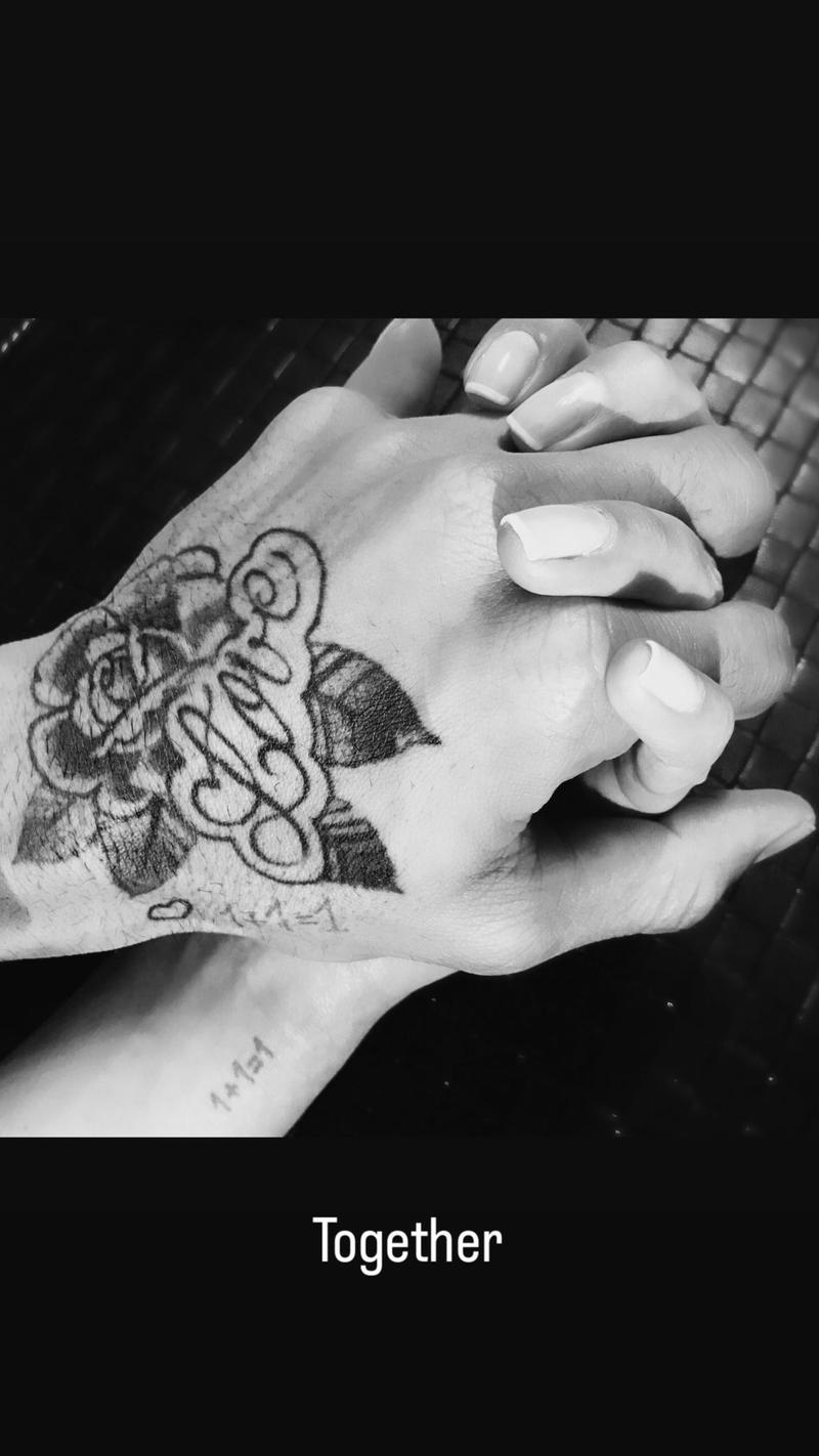 La foto de les mans entrellaçades de Joana Sanz i Dani Alves | Instagram