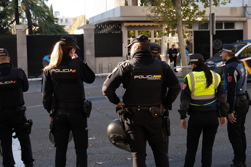 Imatge del passat 1 de desembre en què es veuen efectius de la Policia Nacional davant de l'ambaixada dels EUA