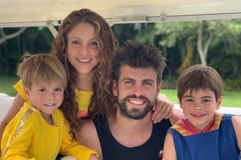 Gerard Piqué, Shakira y sus hijos, Milan y Sasha, en una imagen de sus redes sociales