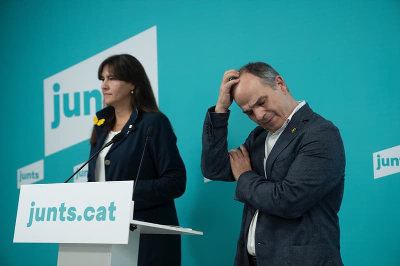 Jordi Turull i Laura Borràs de Junts en una conferència de premsa