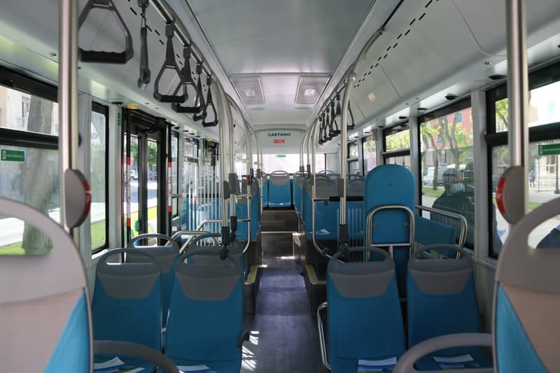 Interior d'un autobús propulsat per hidrogen verd