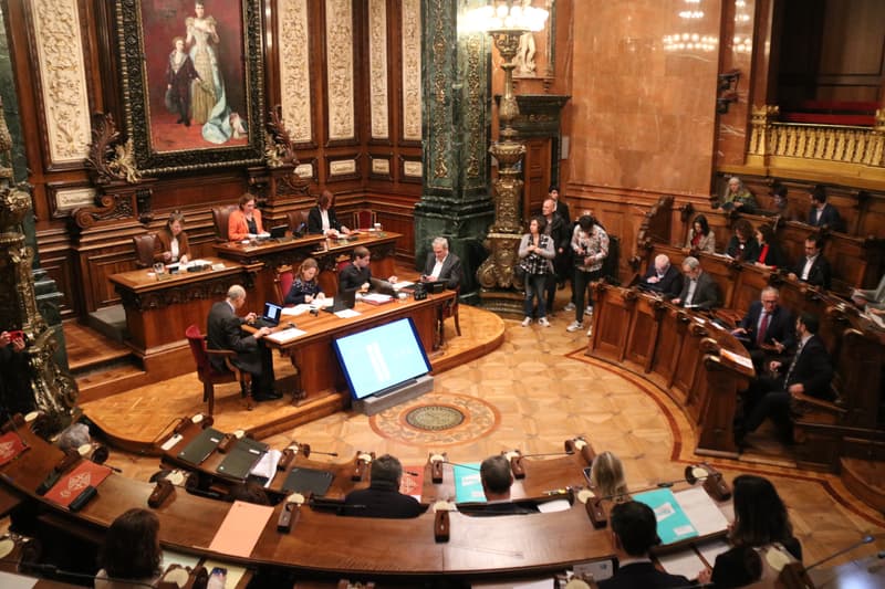 Plano general del pleno municipal de Barcelona
