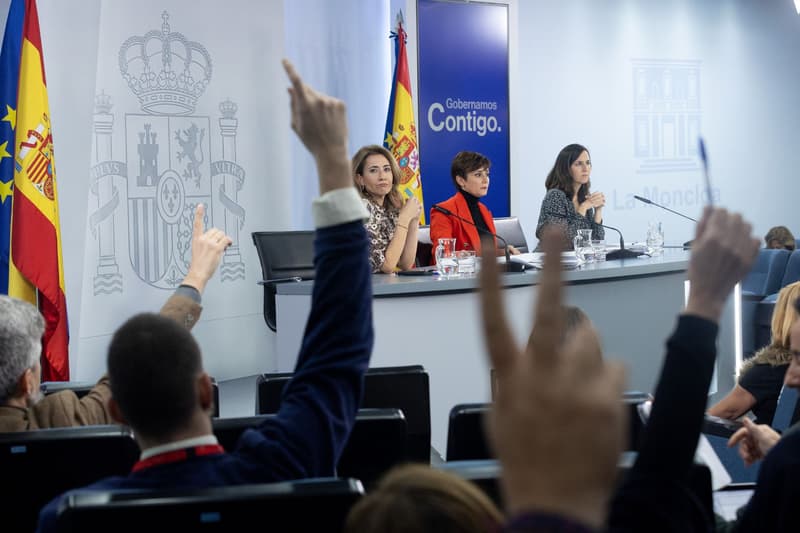 Les ministres Raquel Sánchez, Isabel Rodríguez i Ione Belarra, en una roda de premsa posterior al Consell de Ministres