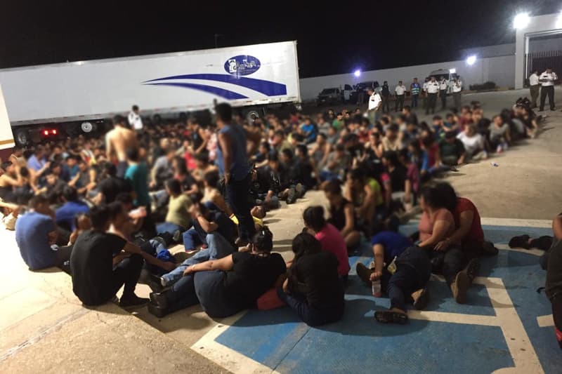 Los 343 migrantes encontradosen un trailer abandonado en México