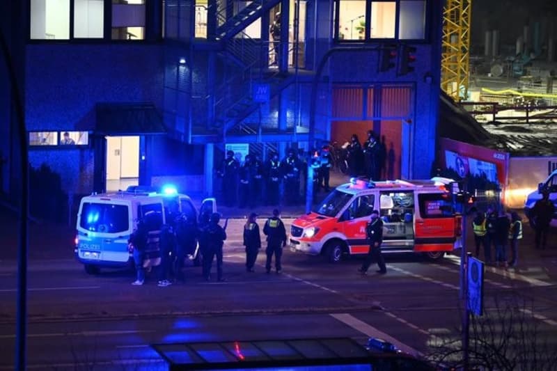 La policia alemana al lloc dels fets a Hamburg