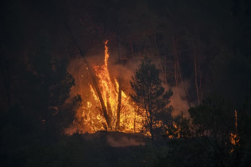 Fotografia d'arxiu: Efectius en les tasques d'extinció de l'incendi el 17 de juliol de 2022