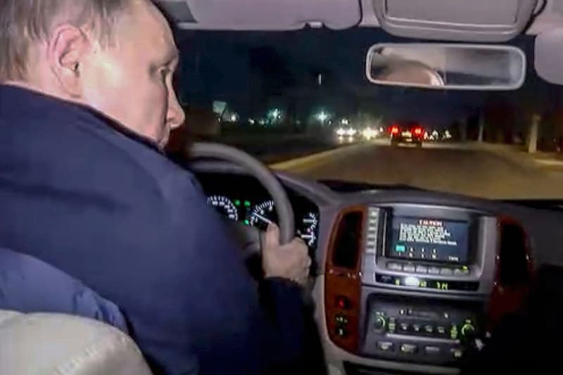 Vladímir Putin, president de Rússia, condueix durant la seva visita al Donbass