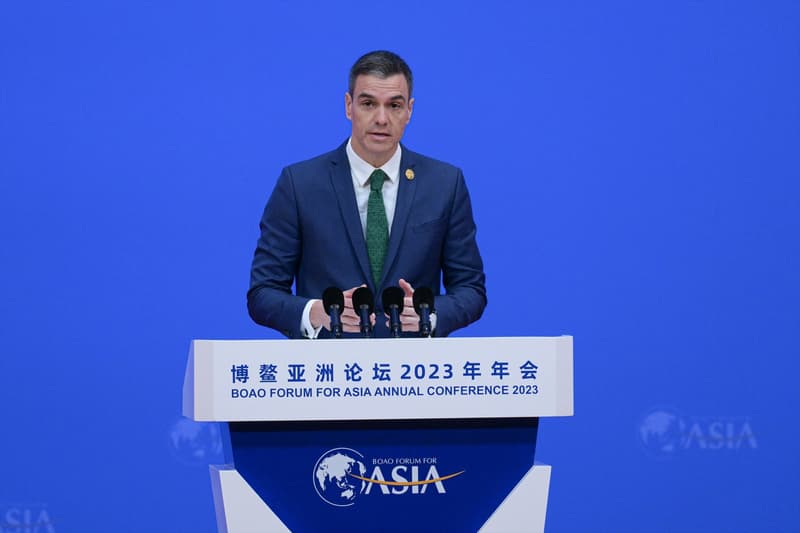 Pedro Sánchez durante una rueda de prensa en su visita a China