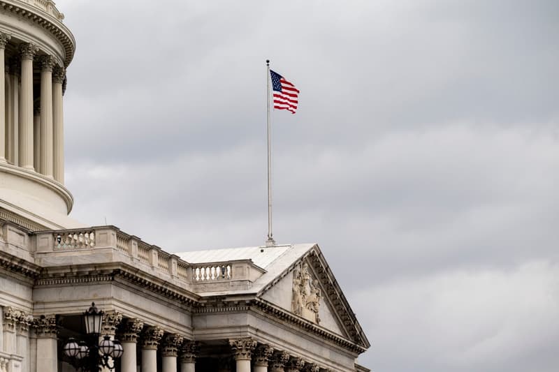 Bandera dels EUA onejant al Capitoli