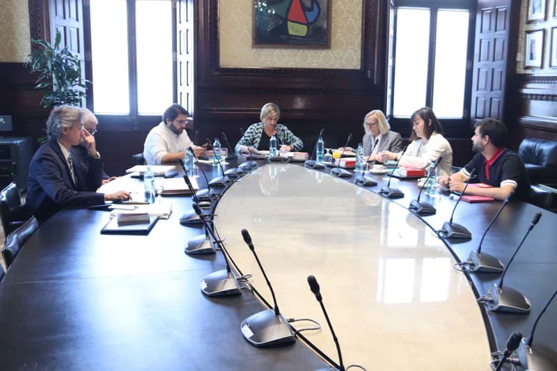 La Mesa del Parlament, amb Alba Vergès com a presidenta en funcions