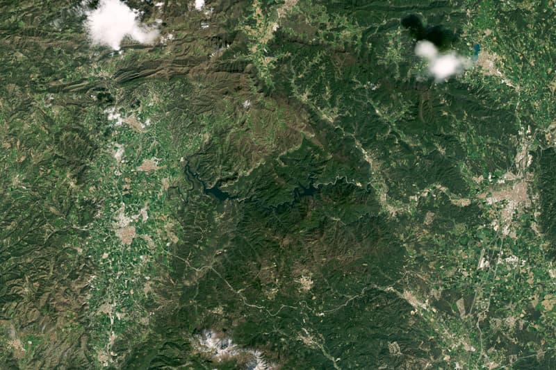 Imatge de satèl·lit dels pantans de Sau i Susqueda presa el 12 d'abril del 2023
