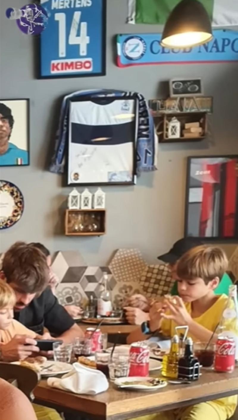 Gerard Piqué comiendo pizza con sus hijos en Miami | Jordi Martín