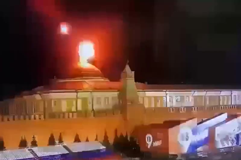 Imágenes del momento de la explosión de uno de los drones que habrían intentado atentar contra el presidente ruso Vladimir Putin