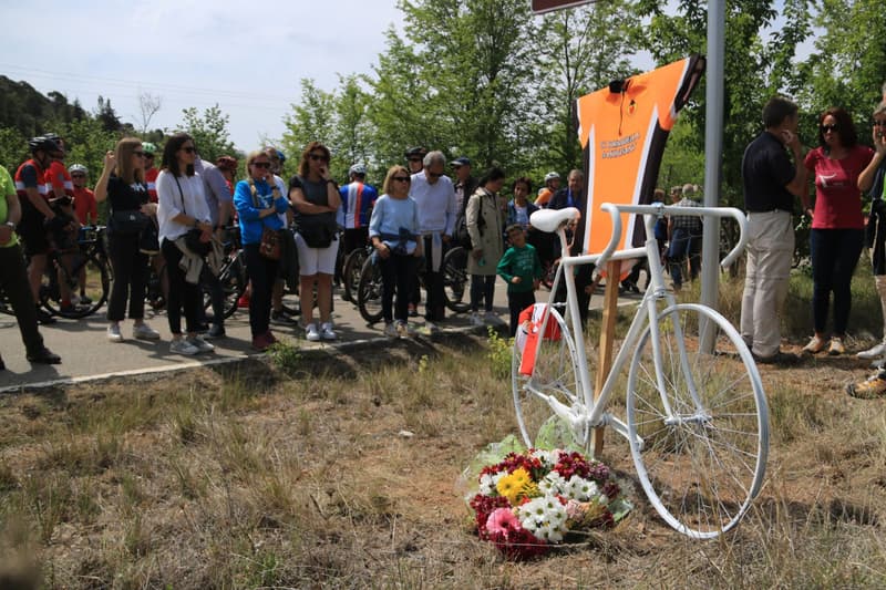 Minut de silenci en homenatge al ciclista atropellat al Priorat