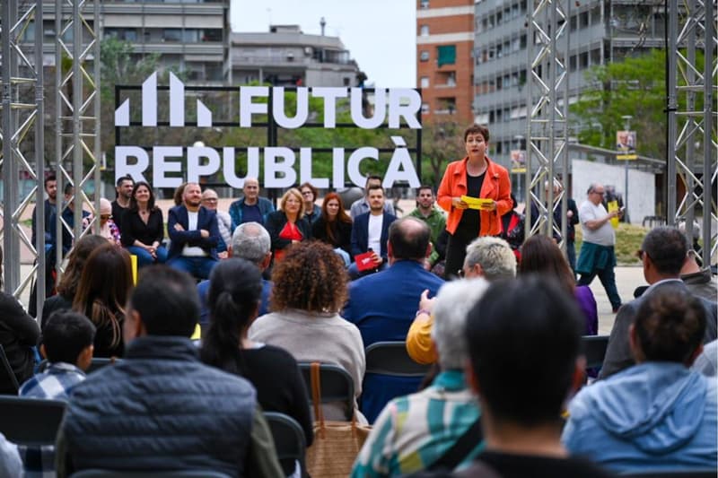 Sílvia Casola, candidata d'ERC a l'Hospitalet de Llobregat, en un acte al municipi