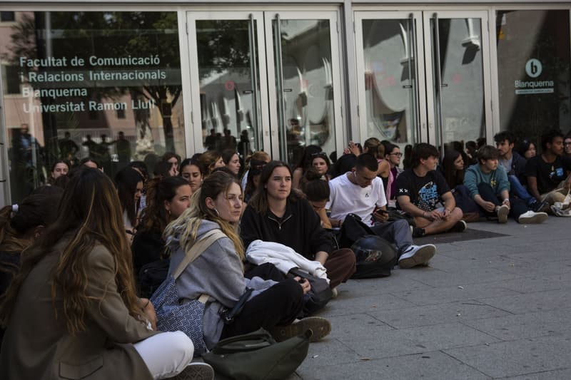 Estudiants de Blanquerna protesten contra els casos d'assetjament sexual i abús de poder que denuncien