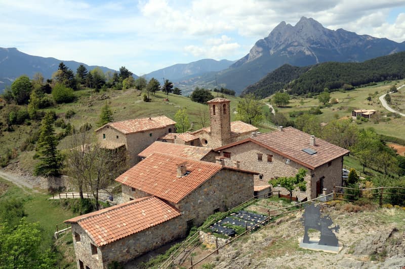 Gisclareny, en el norte del Berguedà, es el pueblo más pequeño de Catalunya