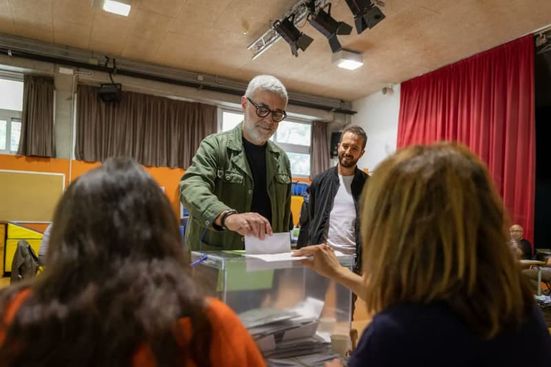 Carles Riera, diputado de la CUP, vota a las elecciones municipales | CUP