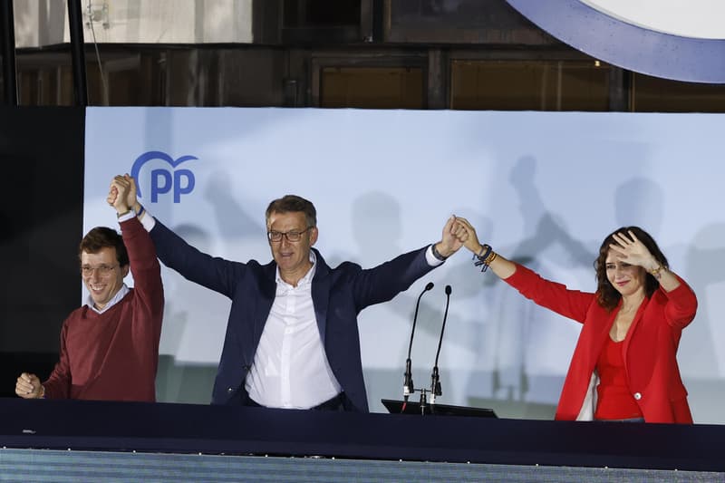 La presidenta de la Comunitat de Madrid, Isabel Díaz Ayuso, l'alcalde Almeida y el president del partit Alberto Núñez Feijóo