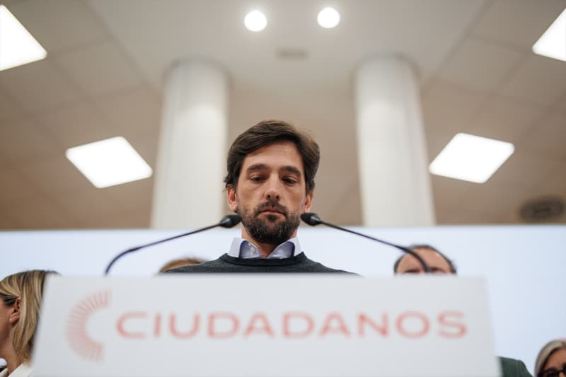 El secretari general de Ciutadans, Adrián Vázquez, intervé durant una roda de premsa després de la reunió del Comitè Nacional de Ciutadans