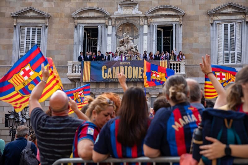 Fans del Barça celebrando la Champions en Barcelona