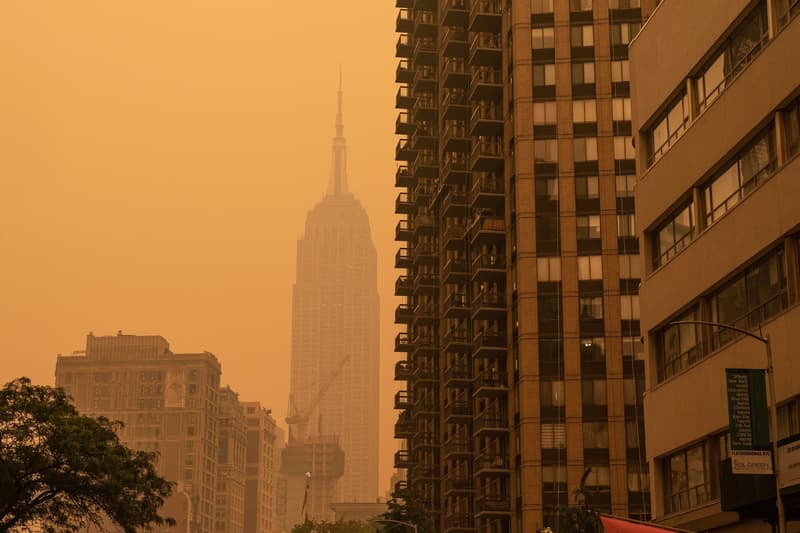El cielo de Nueva York lleno de niebla naranja, el humo de los incendios del Canadá.