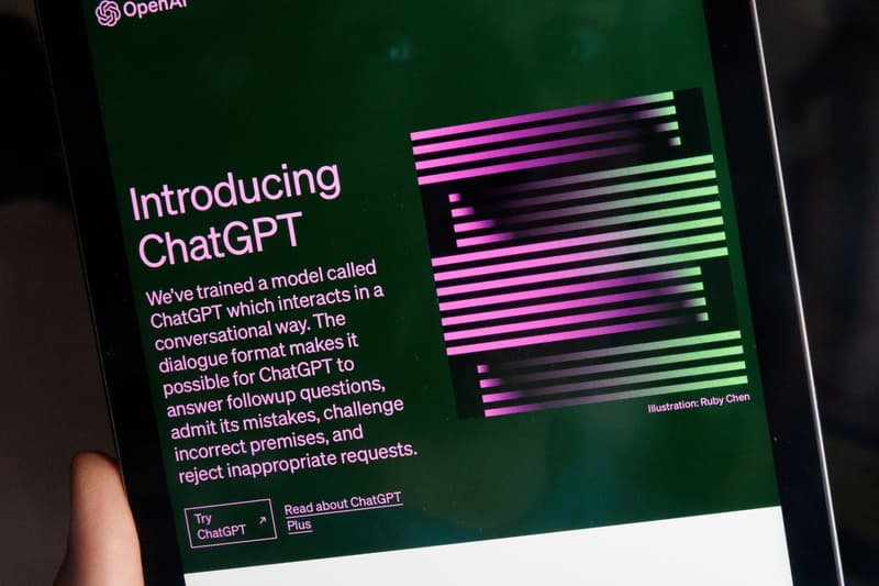 La página web de ChatGPt en una tablet