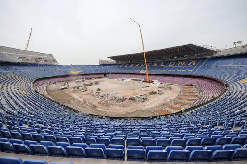 El Camp Nou sin césped
