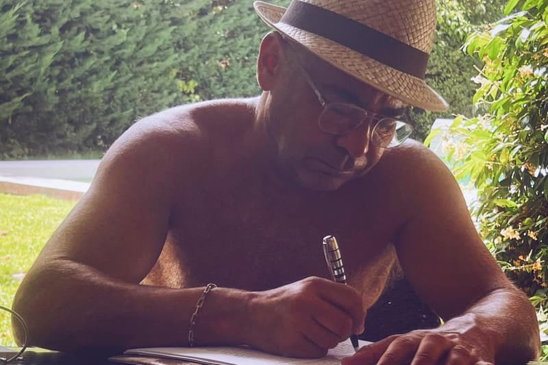 Jorge Javier Vázquez escriu al jardí