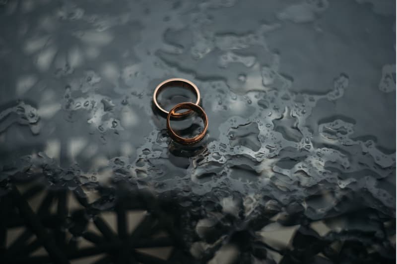 Imagen de archivo de unos anillos de matrimonio